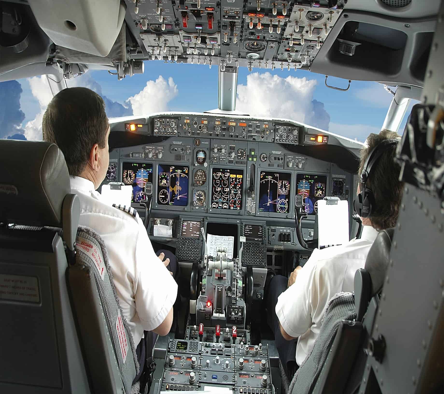 15-behind-the-scenes-secrets-of-airline-pilots-7200-77ughP3asVKbvvnqIpCDauMu2